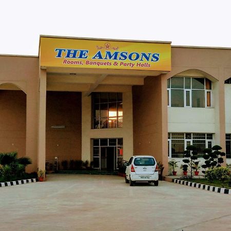 The Amsons Resorts Ludhiana Exterior foto